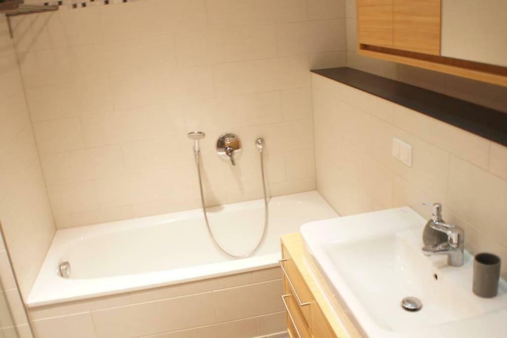 Einzelnwohnung Mit Eigenem Eingang Weingarten  Luaran gambar